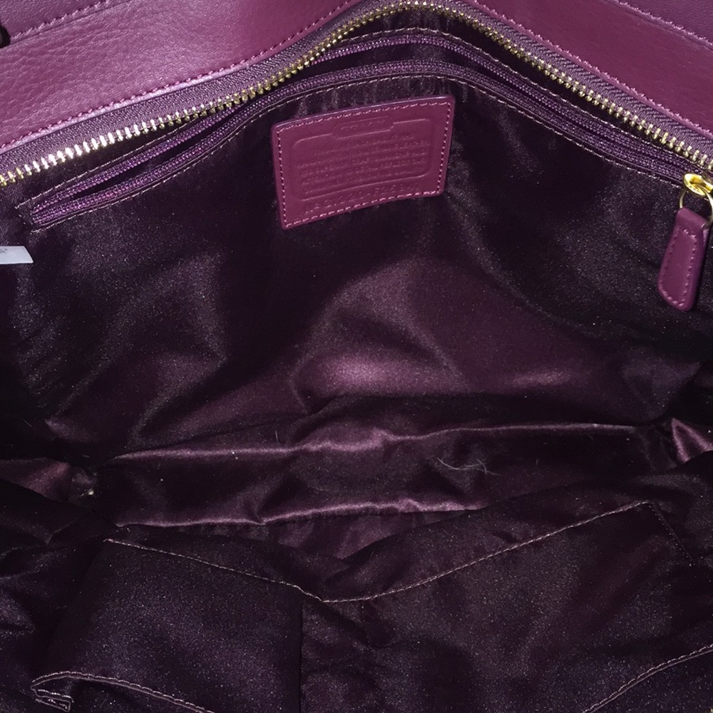 Gorgeous Burgundy Tote - Picture 5 of 8